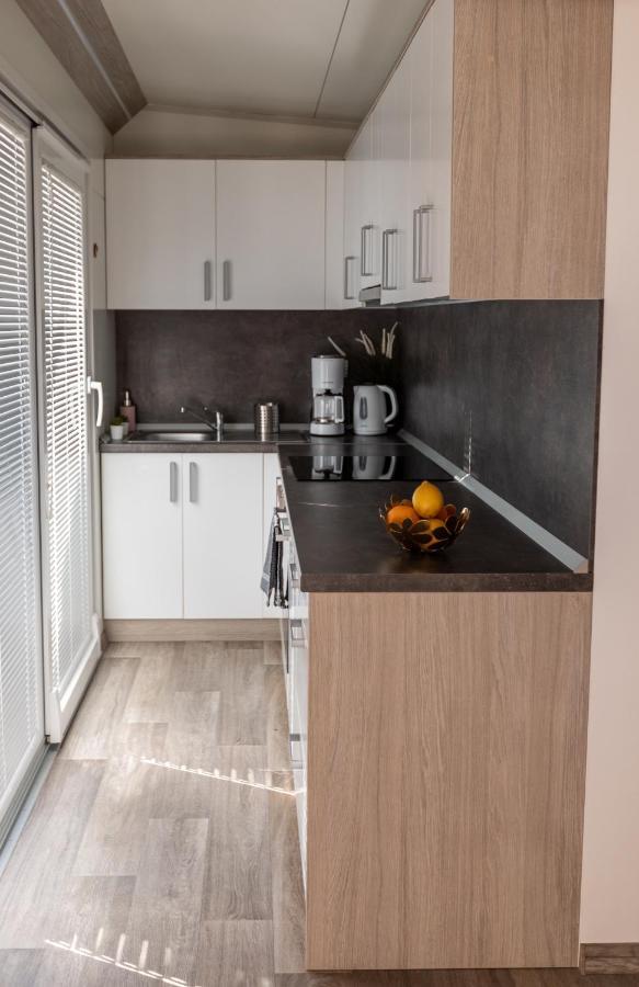 Mobile Home Whit Sea View Lavojesa Drage Buitenkant foto